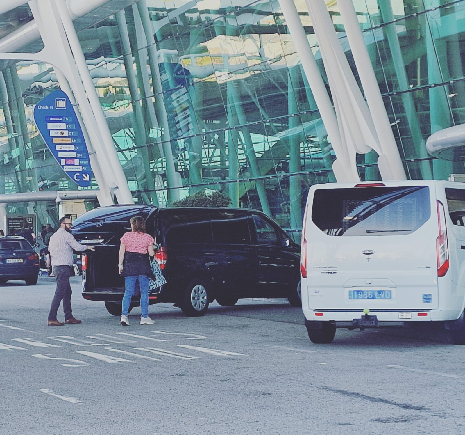 Recogida real en el aeropuerto de Madrid-Barajas para traslado privado a Asturias.